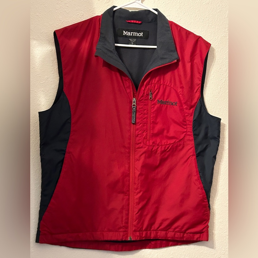 Men’s Large RED Lightweight Vintage Marmot vest- VGC
J5668-1-MPT